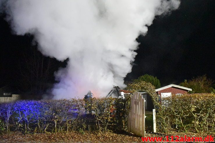 Ild i Kolonihavehus. Nørremarksvej på Nørremarken. 31/10-2019. Kl. 22:37.