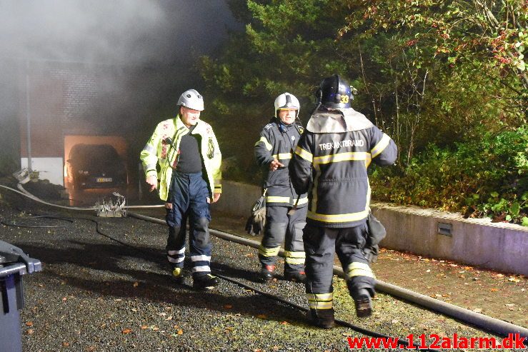 Voldsom brand i villa. Skovmøllevej i Vejle. 02/11-2019. Kl. 03:13.