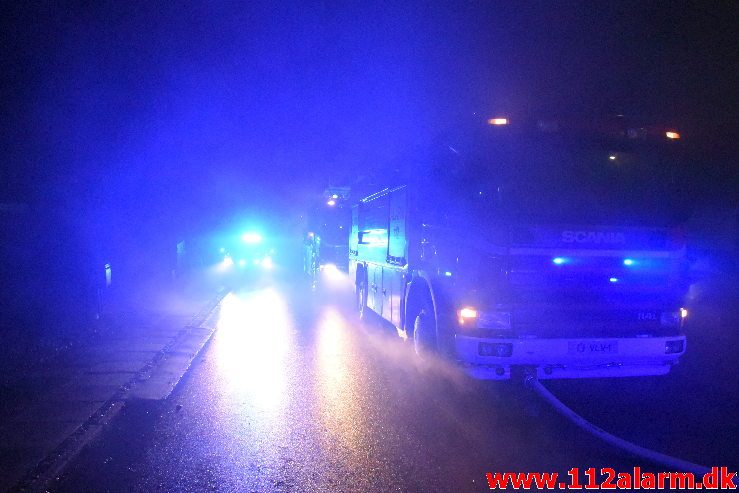 Voldsom brand i villa. Skovmøllevej i Vejle. 02/11-2019. Kl. 03:13.