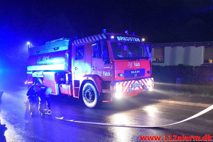 Voldsom brand i villa. Skovmøllevej i Vejle. 02/11-2019. Kl. 03:13.