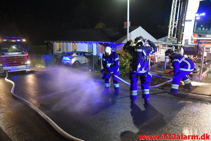 Voldsom brand i villa. Skovmøllevej i Vejle. 02/11-2019. Kl. 03:13.