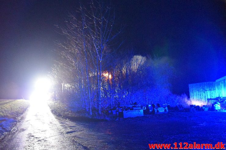 Gårdbrand. Bjerregårdsvej ved Jelling. 20/11-2019. Kl . 20:42.