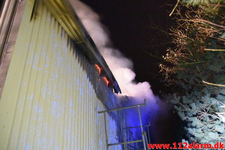 Gårdbrand. Bjerregårdsvej ved Jelling. 20/11-2019. Kl . 20:42.