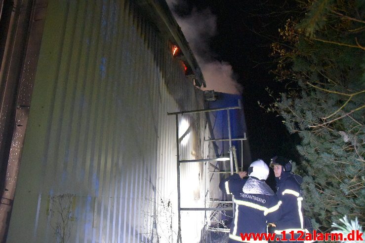 Gårdbrand. Bjerregårdsvej ved Jelling. 20/11-2019. Kl . 20:42.