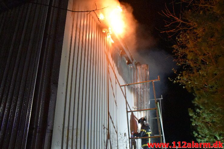 Gårdbrand. Bjerregårdsvej ved Jelling. 20/11-2019. Kl . 20:42.