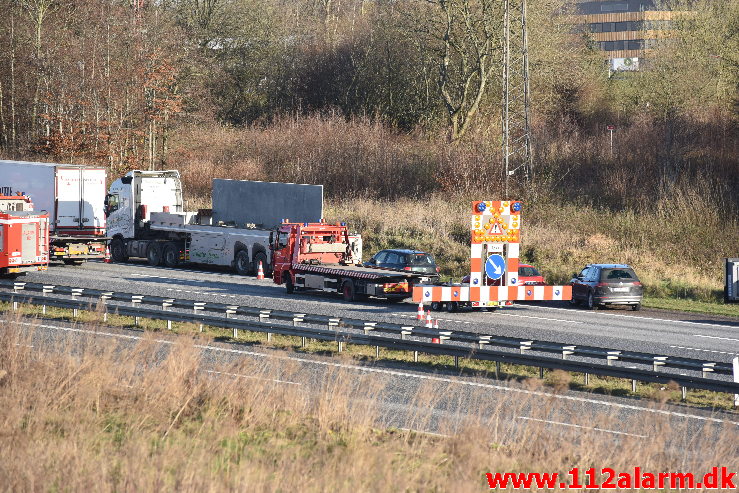 Fuh med fastklemt. Motorvejen E45 i nordgående spor. 29/11-2019. Kl. 11:22.