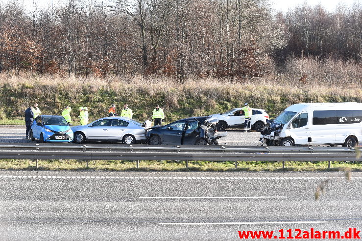 Fuh med fastklemt. Motorvejen E45 i nordgående spor. 29/11-2019. Kl. 11:22.