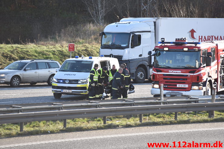 Fuh med fastklemt. Motorvejen E45 i nordgående spor. 29/11-2019. Kl. 11:22.