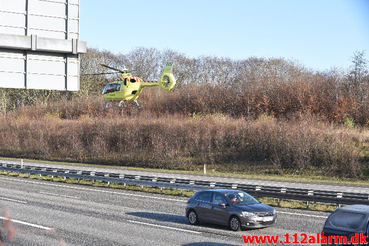 Fuh med fastklemt. Motorvejen E45 i nordgående spor. 29/11-2019. Kl. 11:22.