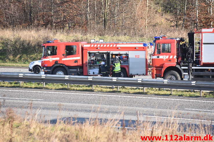 Fuh med fastklemt. Motorvejen E45 i nordgående spor. 29/11-2019. Kl. 11:22.