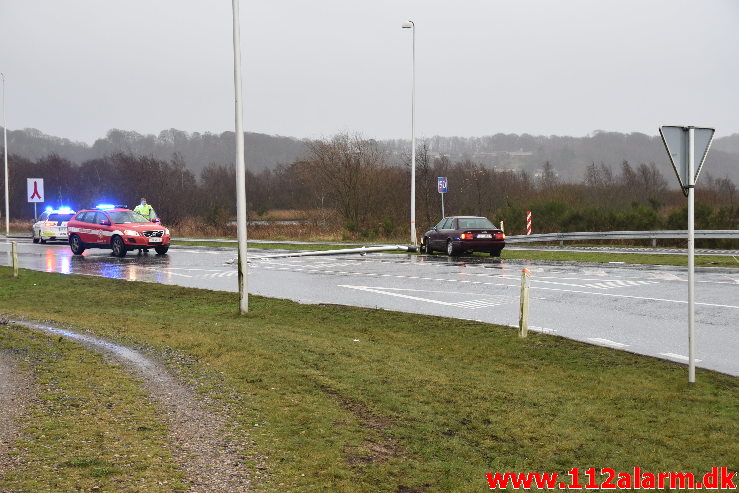 En Audi fra Letland havde lidt for meget fart. Rundkørsel på Rute 28 ved Vejle. 08/12-2019. Kl. 14:00.