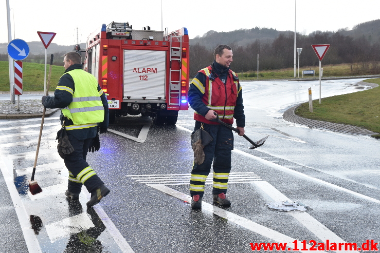 En Audi fra Letland havde lidt for meget fart. Rundkørsel på Rute 28 ved Vejle. 08/12-2019. Kl. 14:00.