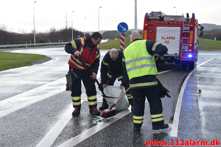 En Audi fra Letland havde lidt for meget fart. Rundkørsel på Rute 28 ved Vejle. 08/12-2019. Kl. 14:00.