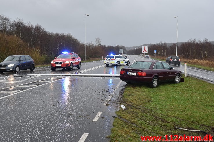 En Audi fra Letland havde lidt for meget fart. Rundkørsel på Rute 28 ved Vejle. 08/12-2019. Kl. 14:00.