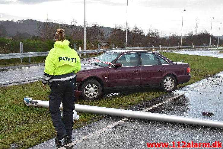 En Audi fra Letland havde lidt for meget fart. Rundkørsel på Rute 28 ved Vejle. 08/12-2019. Kl. 14:00.