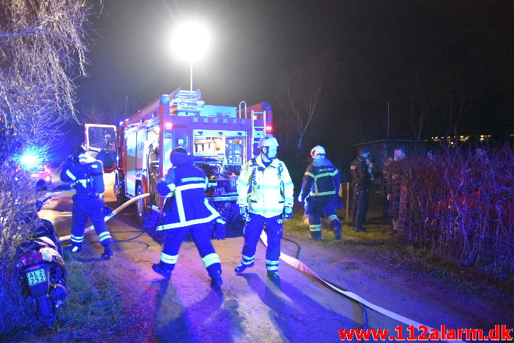 Kolonihavehus nedbrændte totalt. Timianvej i Vejle. 13/12-2019. KL. 18:12.