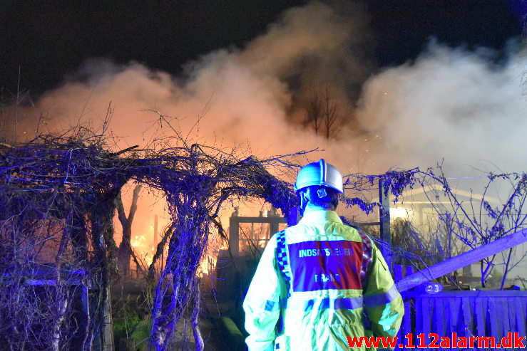 Kolonihavehus nedbrændte totalt. Timianvej i Vejle. 13/12-2019. KL. 18:12.