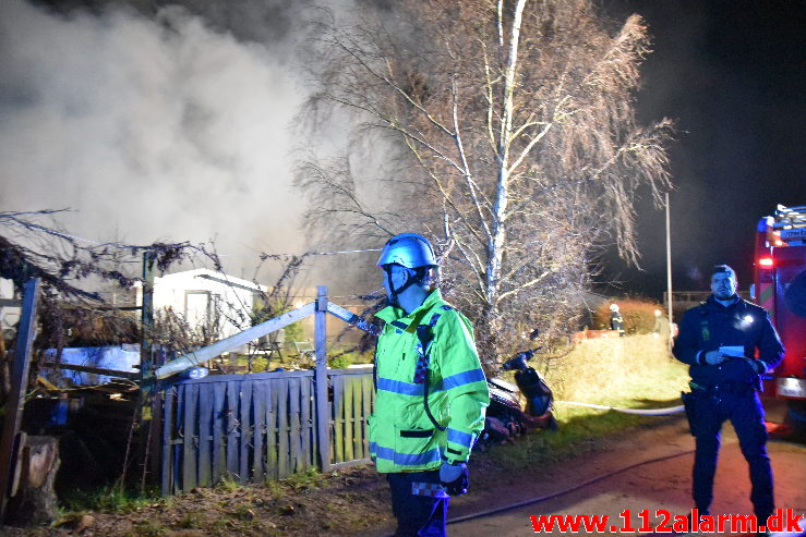 Kolonihavehus nedbrændte totalt. Timianvej i Vejle. 13/12-2019. KL. 18:12.