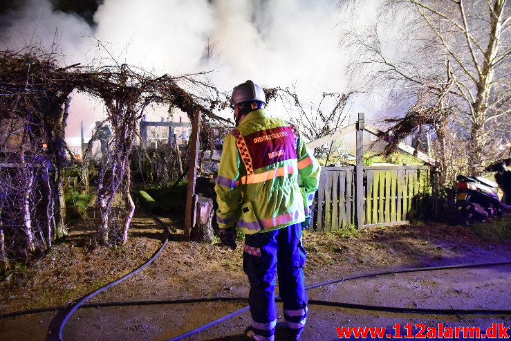 Kolonihavehus nedbrændte totalt. Timianvej i Vejle. 13/12-2019. KL. 18:12.