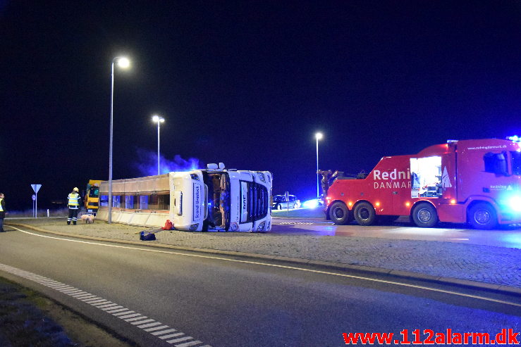 Væltet grisetransport. Jyllandsvej i Middelfart. 18/12-2019. KL. 17:31.