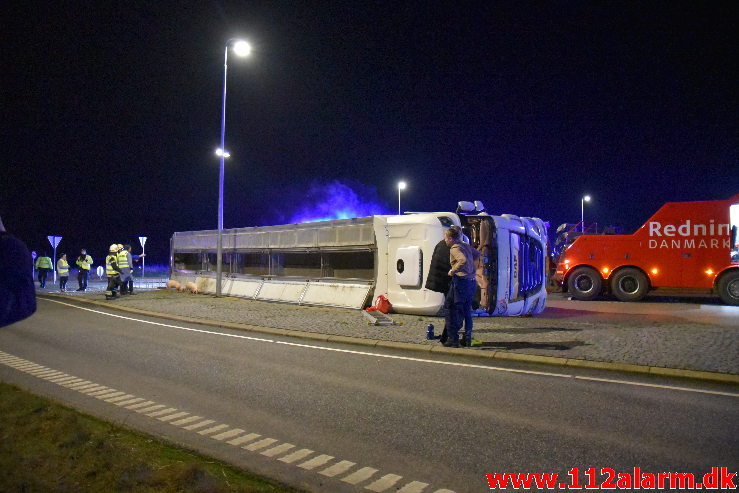 Væltet grisetransport. Jyllandsvej i Middelfart. 18/12-2019. KL. 17:31.