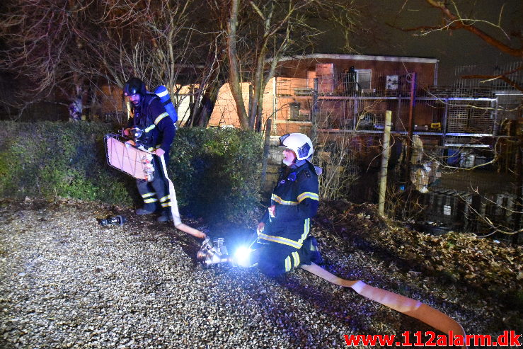 Bilbrand under tag. Bleggaardsgade i Vejle. 29/12-2019. Kl. 00:50.