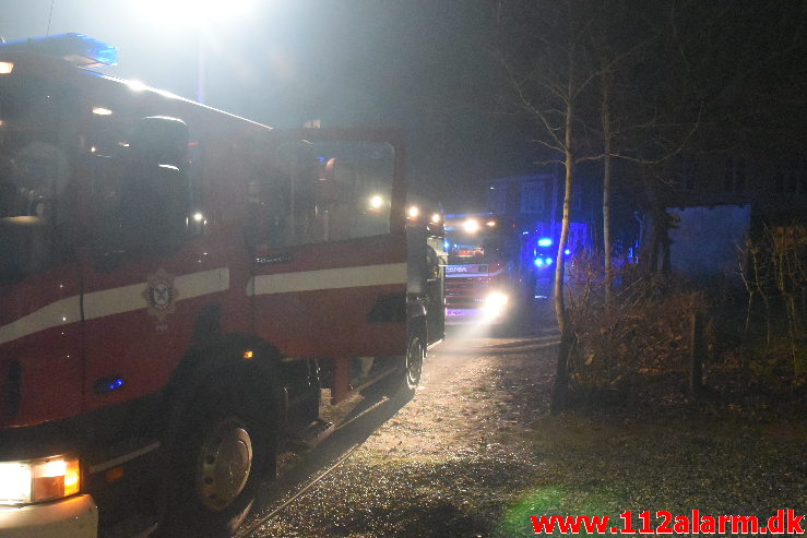 Bilbrand under tag. Bleggaardsgade i Vejle. 29/12-2019. Kl. 00:50.