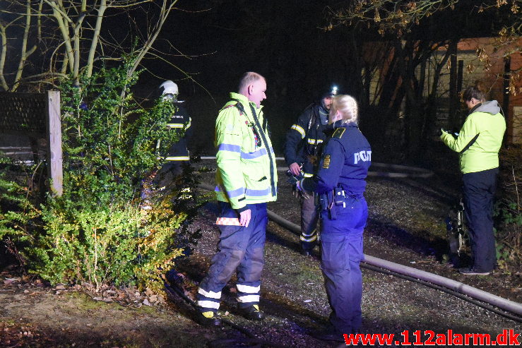 Bilbrand under tag. Bleggaardsgade i Vejle. 29/12-2019. Kl. 00:50.