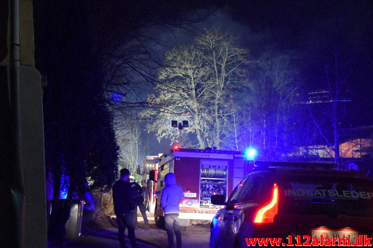 Bilbrand under tag. Bleggaardsgade i Vejle. 29/12-2019. Kl. 00:50.