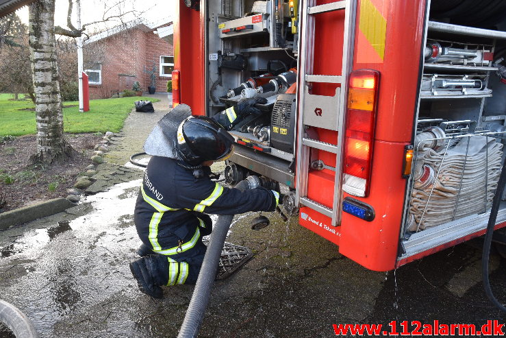 Bilbrand brede sig til garagen. Bredballe Byvej i Vejle Ø. 30/12-2019. Kl. 14:34.