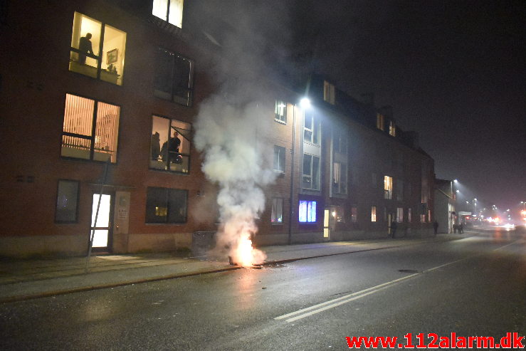 Mindre brand i Container. Vesterbrogade 8 i Vejle. 01/01-2020. Kl. 00:36.