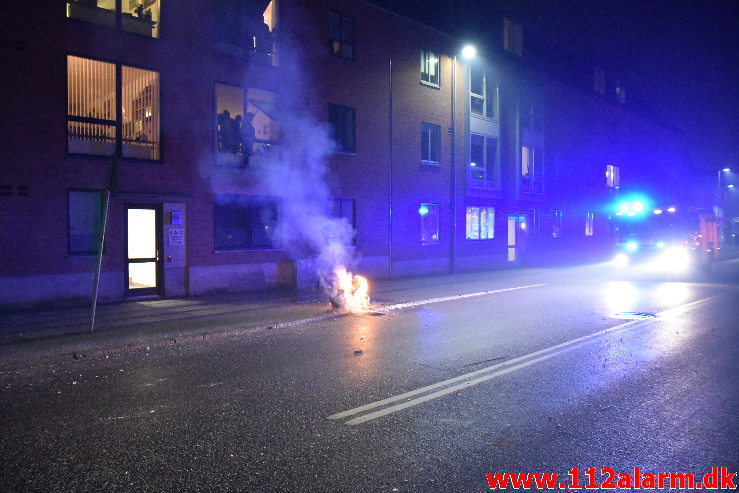 Mindre brand i Container. Vesterbrogade 8 i Vejle. 01/01-2020. Kl. 00:36.