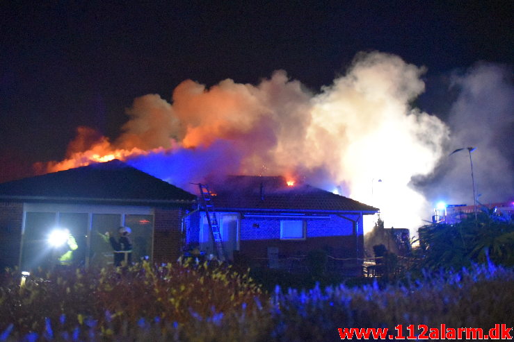 Brand i Villa. Skolebakken i Vejle ø. 01/01-2020. Kl. 01:01.