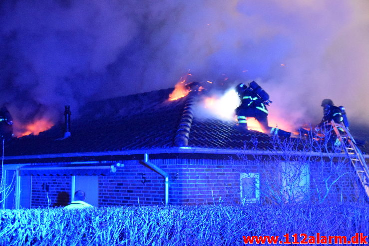 Brand i Villa. Skolebakken i Vejle ø. 01/01-2020. Kl. 01:01.