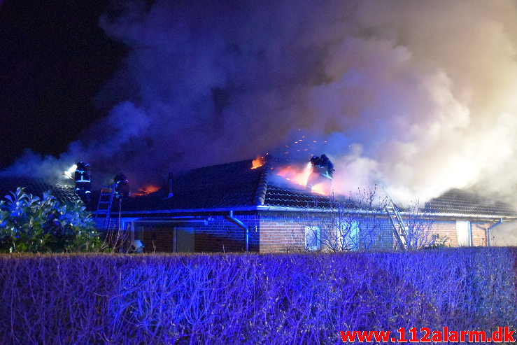 Brand i Villa. Skolebakken i Vejle ø. 01/01-2020. Kl. 01:01.