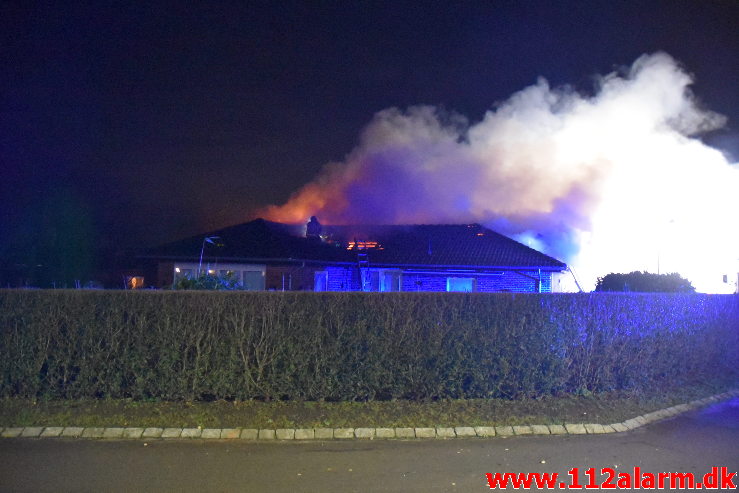 Brand i Villa. Skolebakken i Vejle ø. 01/01-2020. Kl. 01:01.