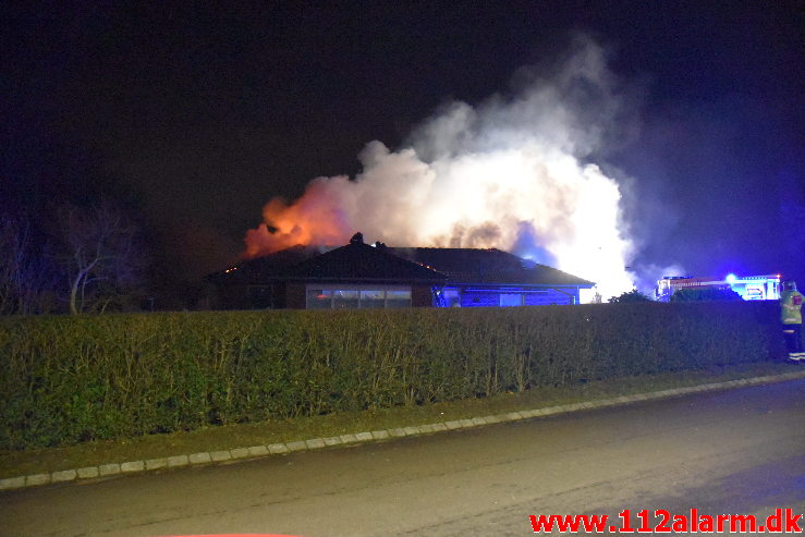 Brand i Villa. Skolebakken i Vejle ø. 01/01-2020. Kl. 01:01.