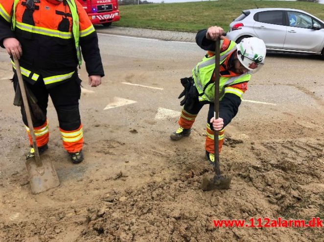 Mindre Forurening. Rundkørsel ved Ødsted. 31/01-2020. Kl. 10:52.