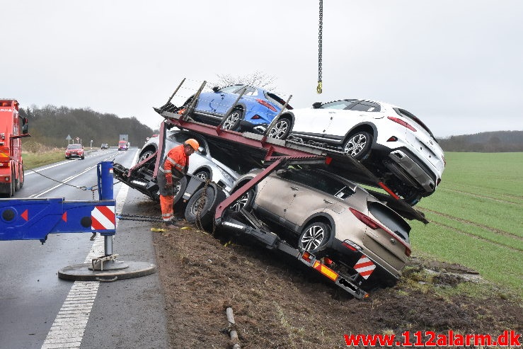 Autotransporter fra Polen tabte sin hænger. Kolding Landevej ved Fredericia. 23/01-2020. Kl. 7:00.