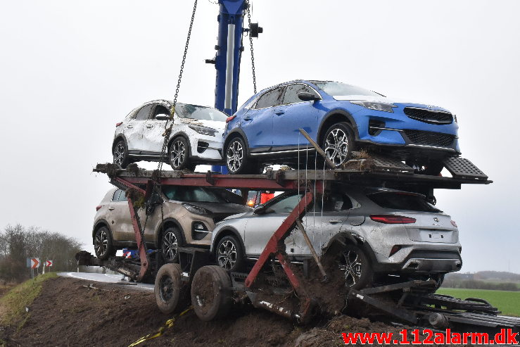 Autotransporter fra Polen tabte sin hænger. Kolding Landevej ved Fredericia. 23/01-2020. Kl. 7:00.