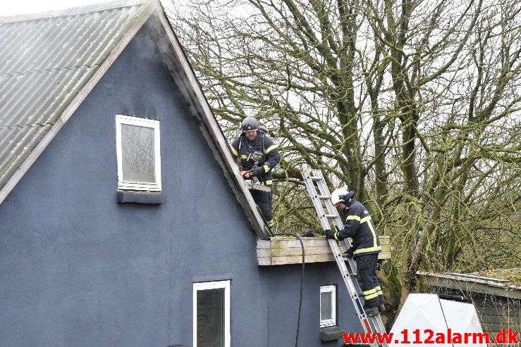 Brand i Villa. Fløjstrupvej i Vindelev. 24/01-2020. Kl. 14:31.