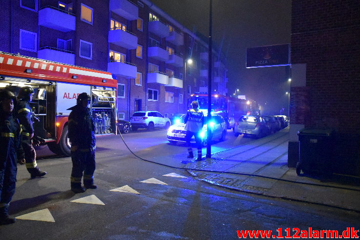 Ild i Etageejendom. Svendsgade i Vejle. 26/01-2020. Kl. 21:32.