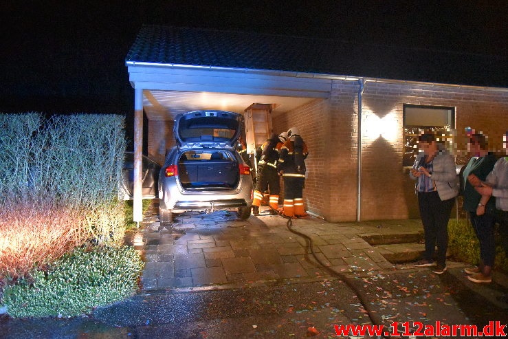 Brand Bil under tag. Storedalsvej i Bredsten. 31/12-2019. Kl. 22:35.