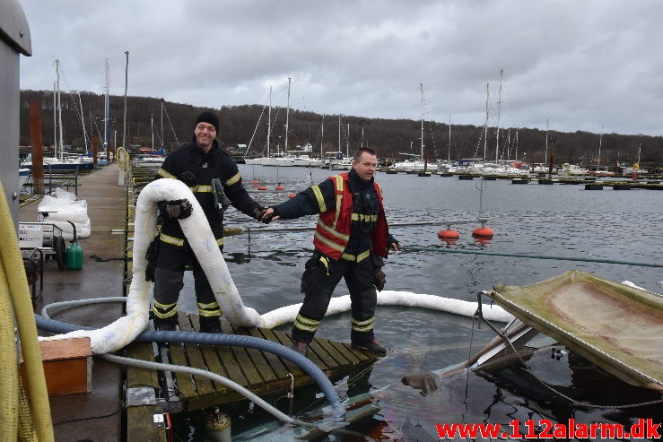 Trekantbrand med til at redde båd. Vejle Lystbådehavn på Stævnen. 22/02-2020. Kl. 13:28.