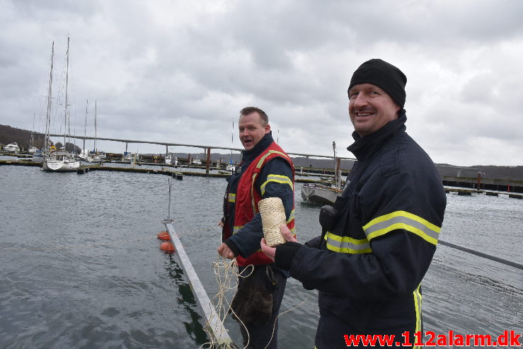 Trekantbrand med til at redde båd. Vejle Lystbådehavn på Stævnen. 22/02-2020. Kl. 13:28.