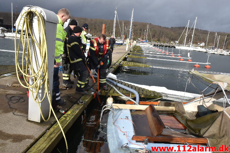 Trekantbrand med til at redde båd. Vejle Lystbådehavn på Stævnen. 22/02-2020. Kl. 13:28.