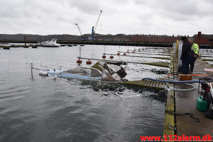 Trekantbrand med til at redde båd. Vejle Lystbådehavn på Stævnen. 22/02-2020. Kl. 13:28.