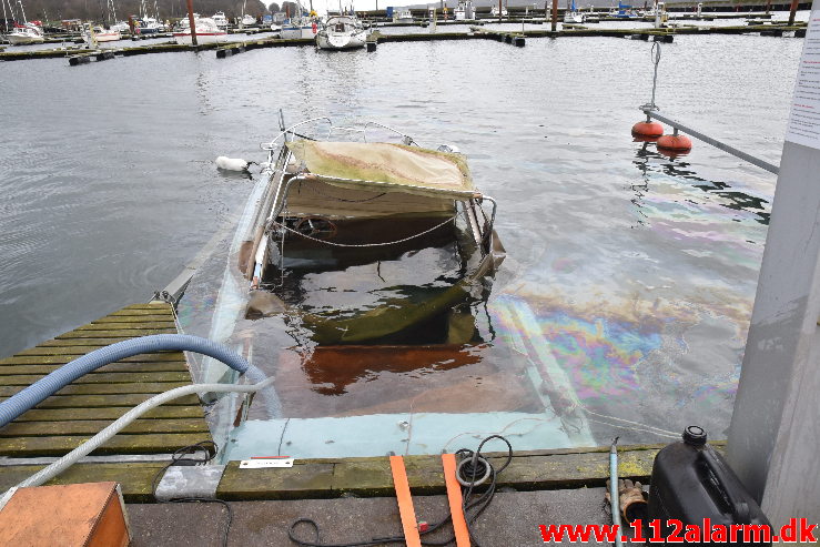 Trekantbrand med til at redde båd. Vejle Lystbådehavn på Stævnen. 22/02-2020. Kl. 13:28.