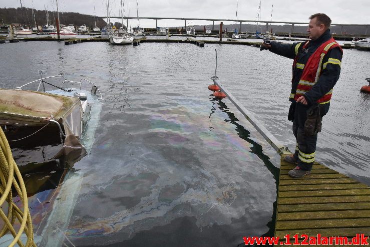 Trekantbrand med til at redde båd. Vejle Lystbådehavn på Stævnen. 22/02-2020. Kl. 13:28.