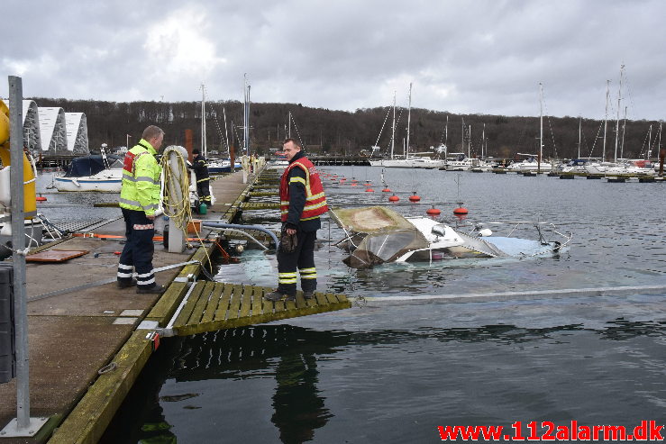 Trekantbrand med til at redde båd. Vejle Lystbådehavn på Stævnen. 22/02-2020. Kl. 13:28.